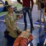 Profissionais de educação física realizam treinamento de primeiros socorros com Bombeiros