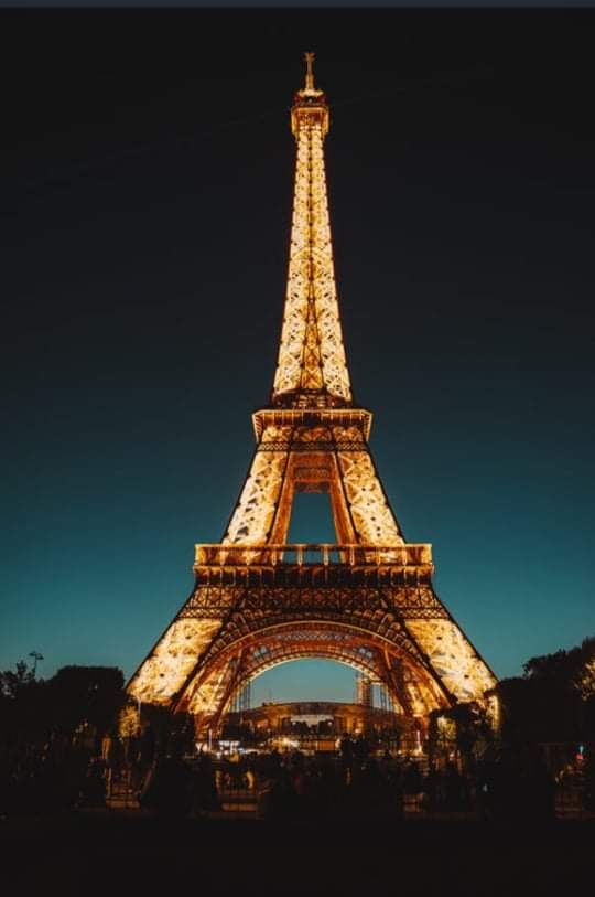 received 1188370778638240 - A Torre Eiffel fez 133 anos
