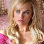 Margot Robbie surge como Barbie na primeira imagem do live-action