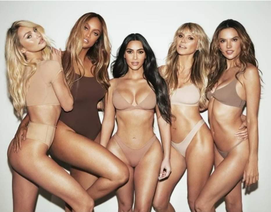 received 572779043750373 - Kim Kardashian e Alessandra Ambrosio posam com beldades de 40+ para ensaio de lingerie