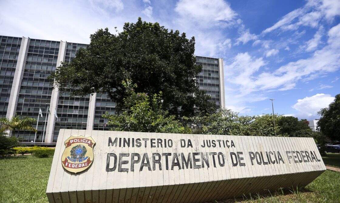 PF prende suspeito de divulgar pornografia infantil no Rio
