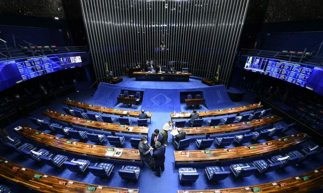 Senado aprova projeto de Nelsinho sobre criação de bula eletrônica