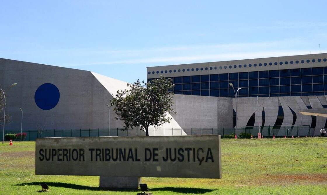 STJ autoriza transferência de Cabral para presídio dos bombeiros no Rio