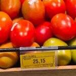 Preço do tomate chega a R$ 25 kg e assusta cliente de supermercado em Campo Grande