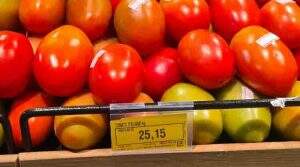Além do pimentão, tomate foi encontrado com valor alto