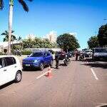 Motociclista bate na traseira de carro e trânsito na Avenida Afonso Pena fica congestionado