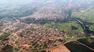 MATERIAIS para construção Foto aérea do município de Coxim