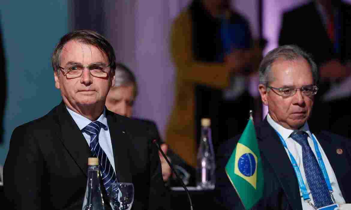 Guedes diz ser contrário à reeleição, mas quer novo mandato de Bolsonaro
