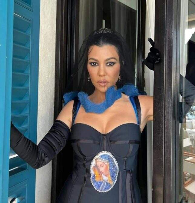 Os participantes do casamento de Kourtney e Travis Barker 1 FB IMG 1653313907535 - Os participantes do casamento de Kourtney e Travis Barker