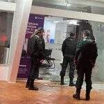Homem é preso após ‘estourar’ blindex de loja e furtar vários celulares em MS