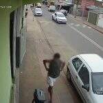 VÍDEO: Ladrão furta bicicleta de idoso em plena luz do dia no Tijuca
