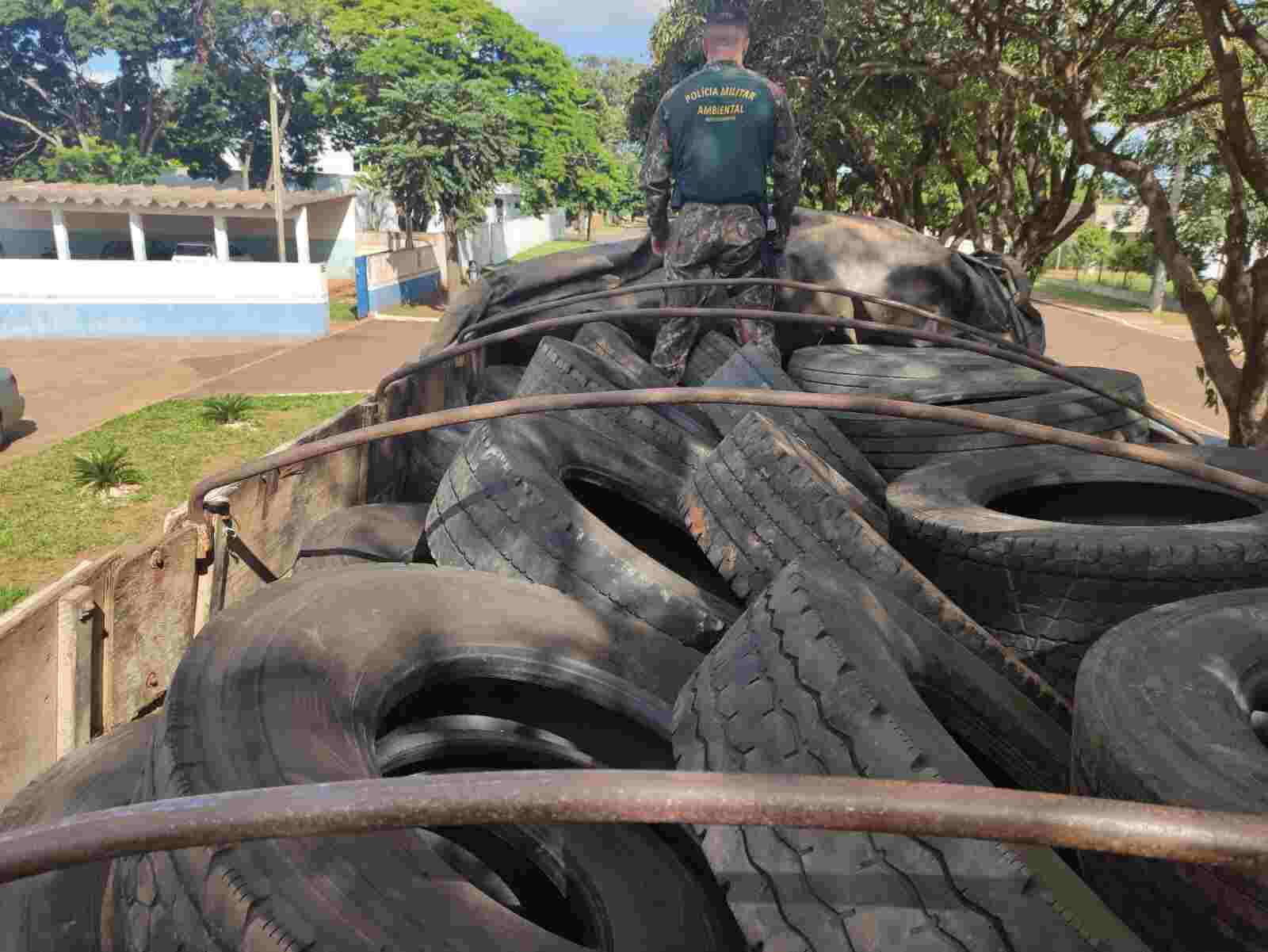 Empresa paranaense é multada em R$ 80 mil com carga de pneus contrabandeados