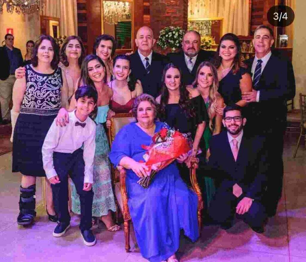 Nahia comemora aniversario ao lado da familia - Vivendo em Campo Grande, libanesas contam 'receita de coragem' para criar e educar filhos em uma nova cultura