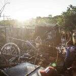 Gestante perde tudo após incêndio destruir barracos na Favela do Mandela em Campo Grande