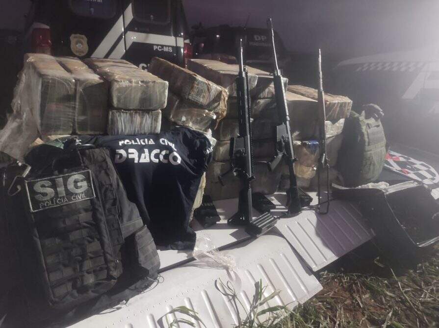 WhatsApp Image 2022 05 27 at 23.06.21 - VÍDEO: Fuzis e 417 kg de cocaína estavam dentro de aeronave após pouso forçado em MS