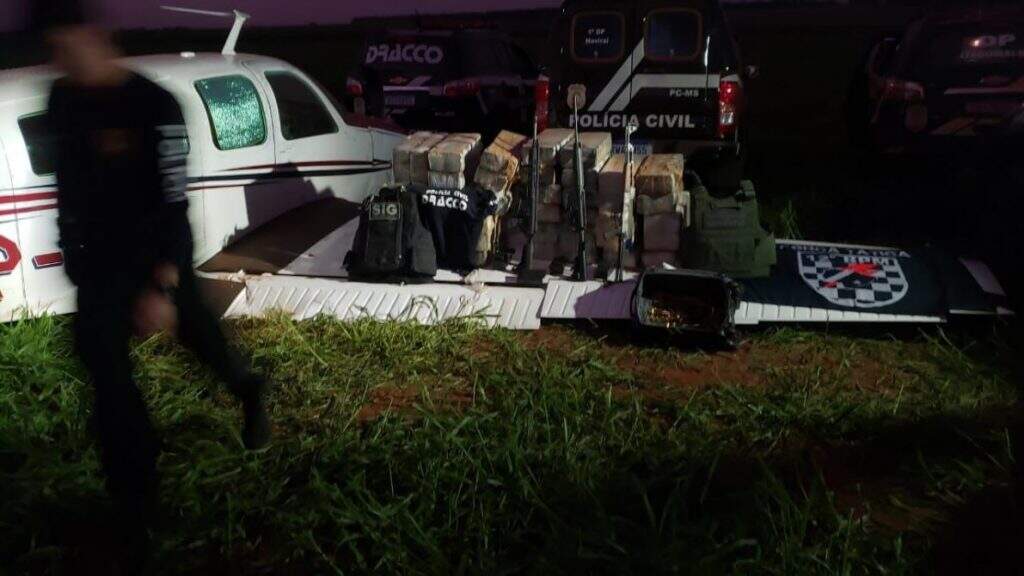 WhatsApp Image 2022 05 27 at 23.07.21 - VÍDEO: Fuzis e 417 kg de cocaína estavam dentro de aeronave após pouso forçado em MS