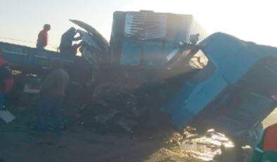 Com uma morte confirmada, desvio é feito por fazenda após colisão entre carretas na BR-262