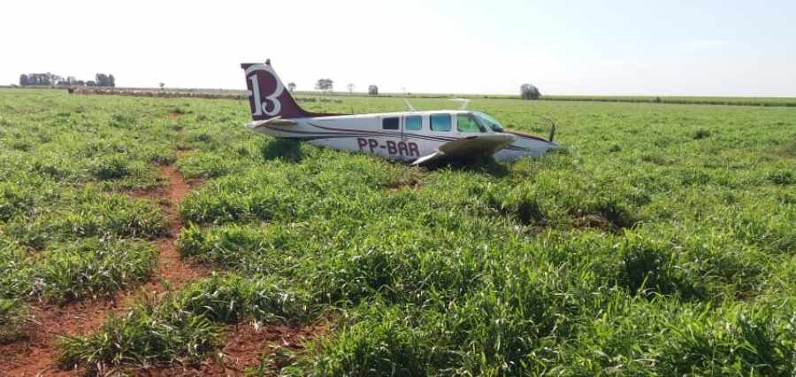 Pane fez piloto avião carregado de cocaína e fuzis fazer pouso forçado em fazenda