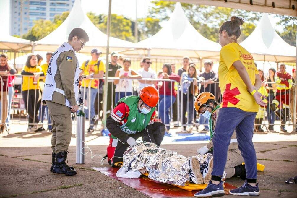 Equipes participam de competição de salvamento com capotamento em Campo Grande
