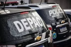 Professora acusada de racismo contra motorista em Campo Grande é liberada com fiança