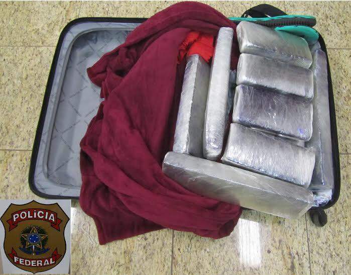 Com cocaína avaliada em mais de R$ 200 mil, jovem é presa no aeroporto de Campo Grande