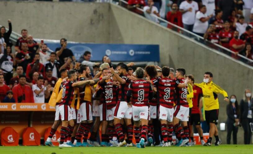 Em dia de cobranças, Flamengo supera Católica e vai às oitavas da Libertadores