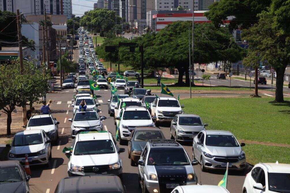 manifestacaoprobolsonaro2 - De carros e motos, manifestantes vão às ruas e falam sobre patriotismo e Bolsonaro