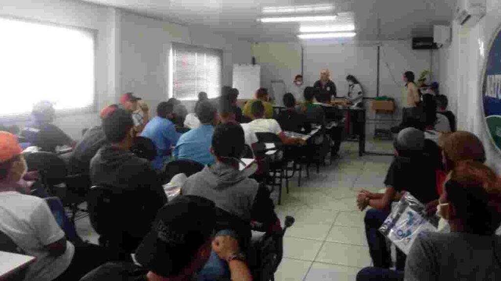 palestra rochedo - Hermanos en Brasil: refugiados recebem emprego em Mato Grosso do Sul e formam colônia em Rochedo