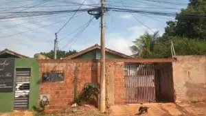 Morador recorre após Energisa cobrar quase R$ 10 mil para retirar poste na frente de casa em Campo Grande