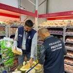 Procon autua supermercado em Campo Grande por venda de produtos vencidos