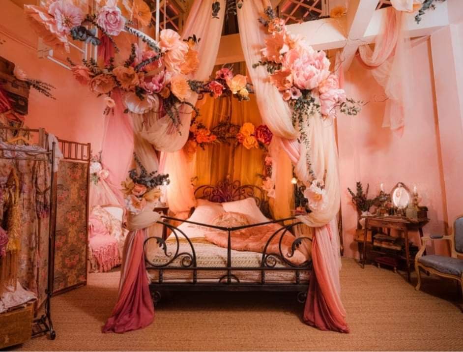 received 265725122370619 - Moinho do Moulin Rouge tem quarto secreto disponível no Airbnb