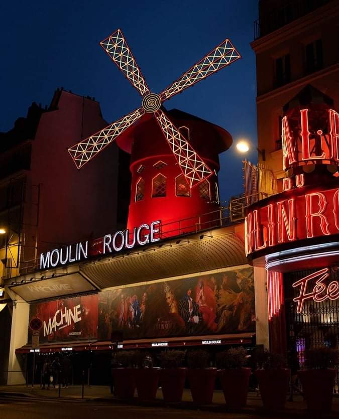 received 406272787713222 - Moinho do Moulin Rouge tem quarto secreto disponível no Airbnb