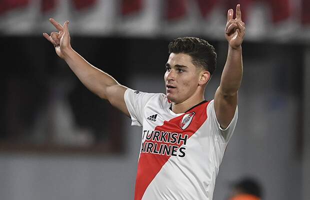 River Plate goleia Alianza Lima por 8 a 1 com seis gols de Julián Álvarez