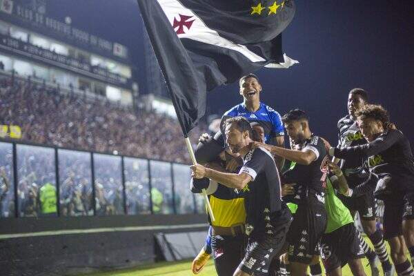 Vasco supera o Brusque com dois gols de Nenê e assume a vice-liderança na Série B
