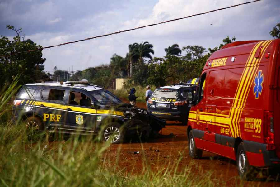 Dois policiais ficaram feridos em acidente entre viaturas da PRF durante perseguição