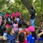 Para a conscientização ambiental, alunos de Três Lagoas participam de trilhas em área protegida