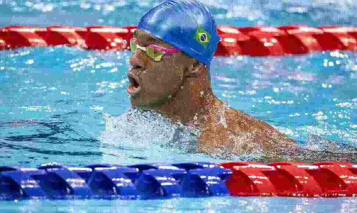 Gabriel Araújo conquista ouro no Mundial de Natação Paralímpica