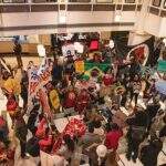 Manifestantes do MTST protestam no Shopping Iguatemi, em SP, contra o aumento da fome 