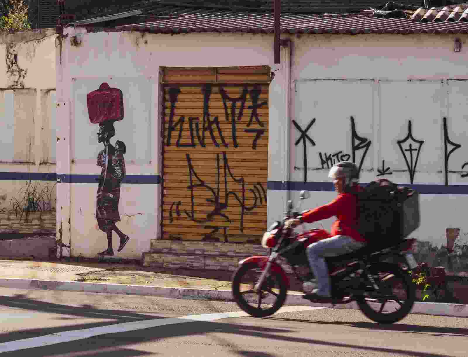 Arte de Mareco - Espalhados pela cidade, 'lambe-lambes' dão vida ao cenário urbano de Campo Grande