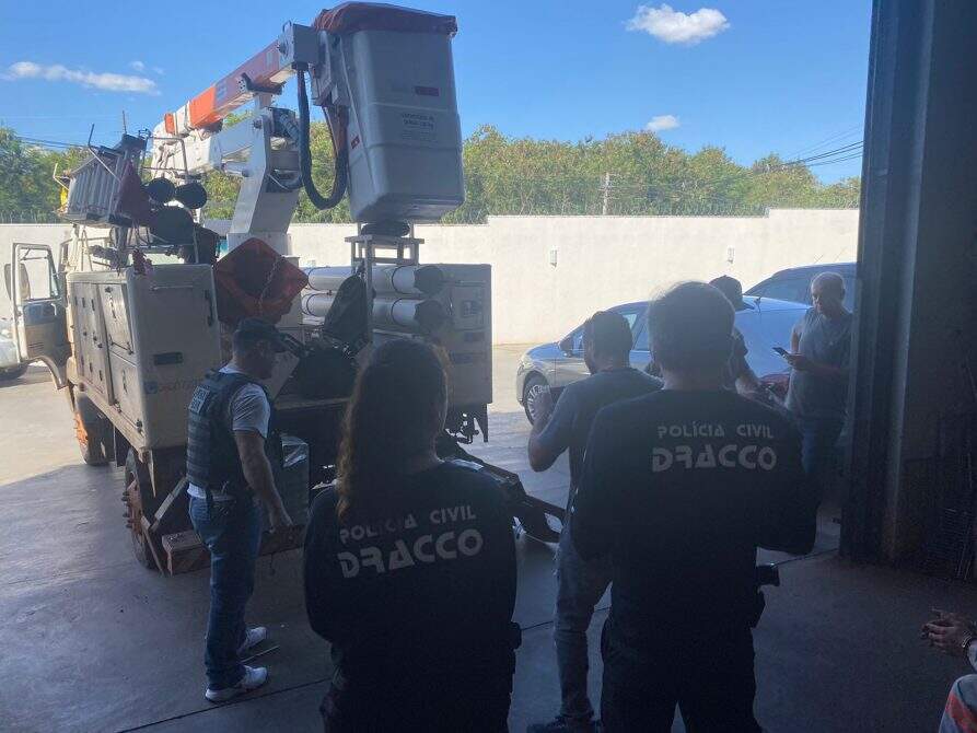 Dracco apreende 508 kg de cocaína escondida em caminhão clonado de empresa de energia
