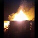 VÍDEO: morador perde tudo após barraco pegar fogo em Campo Grande
