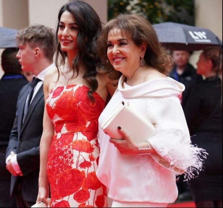 IMG 20220528 WA0339 - Amal Clooney acompanhada pela mãe em evento da realeza britânica