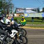 Sindicato dos PRFs distribui canetas e coloca faixa para protestar contra Bolsonaro em Campo Grande
