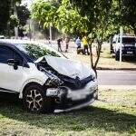 Policial de trânsito não respeita sinalização e provoca acidente com grávida em Campo Grande