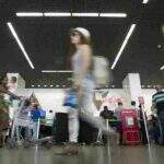 Bolsonaro veta retomada do despacho gratuito de bagagens em voos