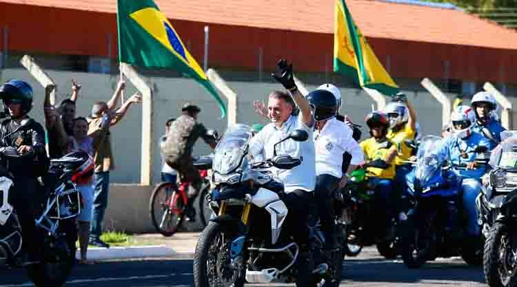 Motociata de Bolsonaro seguiu com cerca de 5 mil motos do altos da Afonso Pena até a Base Aérea