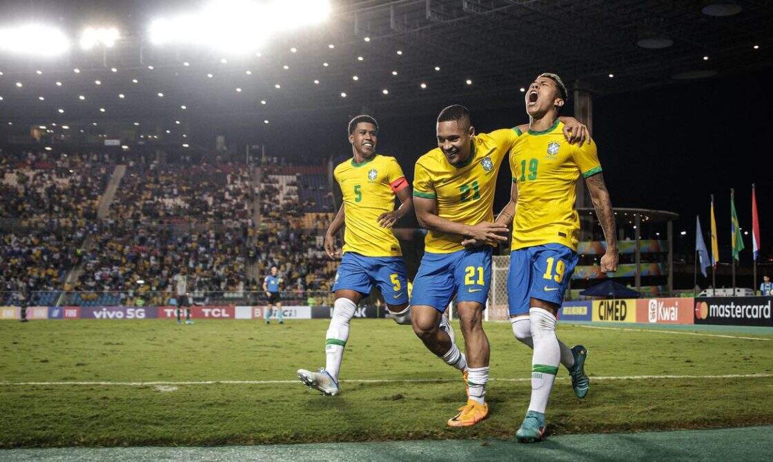 Brasil goleia Equador e fica a um empate do título sub-20 no ES