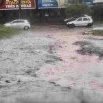 Em poucos minutos, chuva causa enxurrada no Tiradentes em Campo Grande