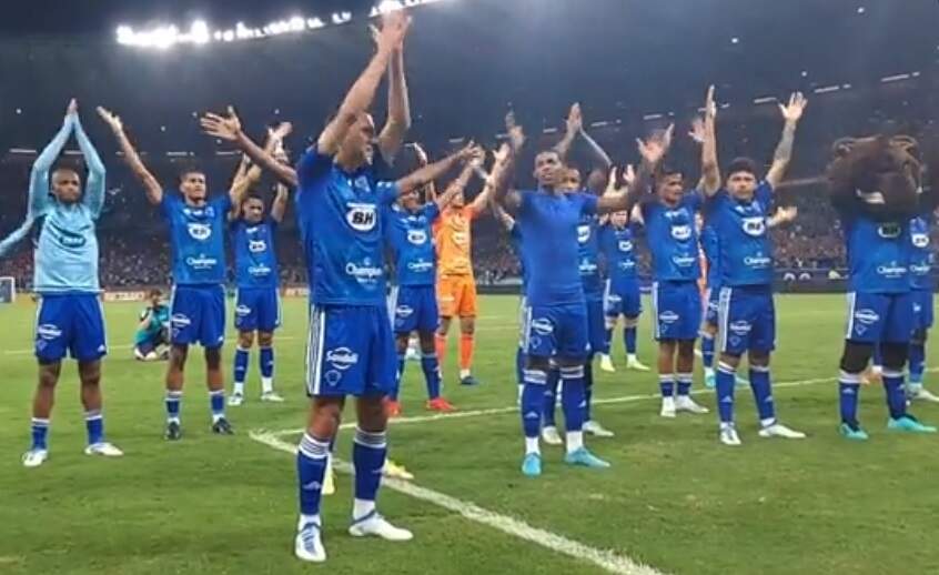 Cruzeiro supera Ponte Preta em Mineirão lotado e lidera Série B com folga