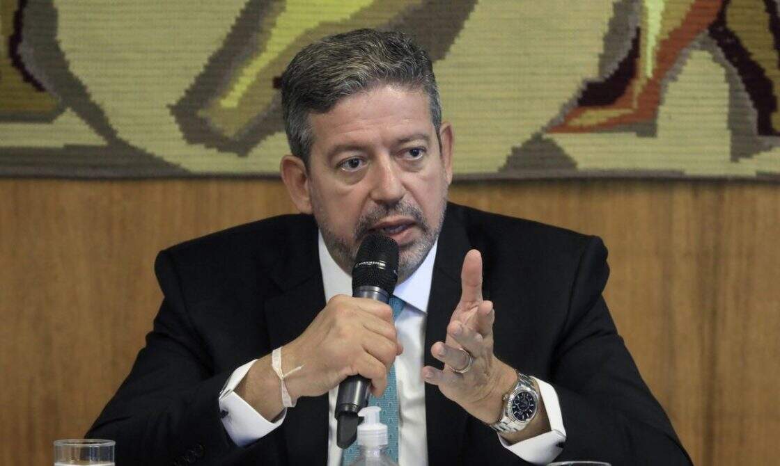 Lira anuncia reunião de líderes para discutir política de preços da Petrobras
